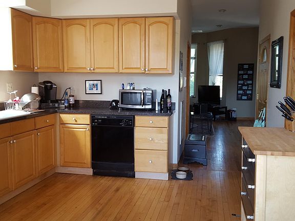 2nd image of 821 N Hermitage Ave
