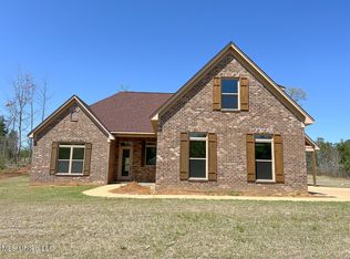 290 Poplar Ln, Holly Springs, MS 38635