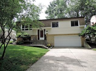 1290 E Hull Dr, Wheaton, IL