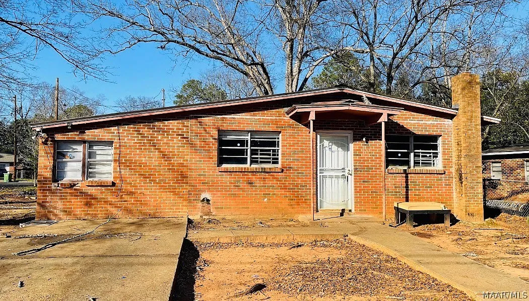 3 bed, 1.0 bath, 1130 sqft, $950 — Photo 1