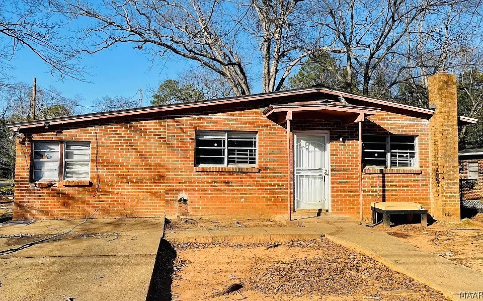 1653 N Yarbrough Ct