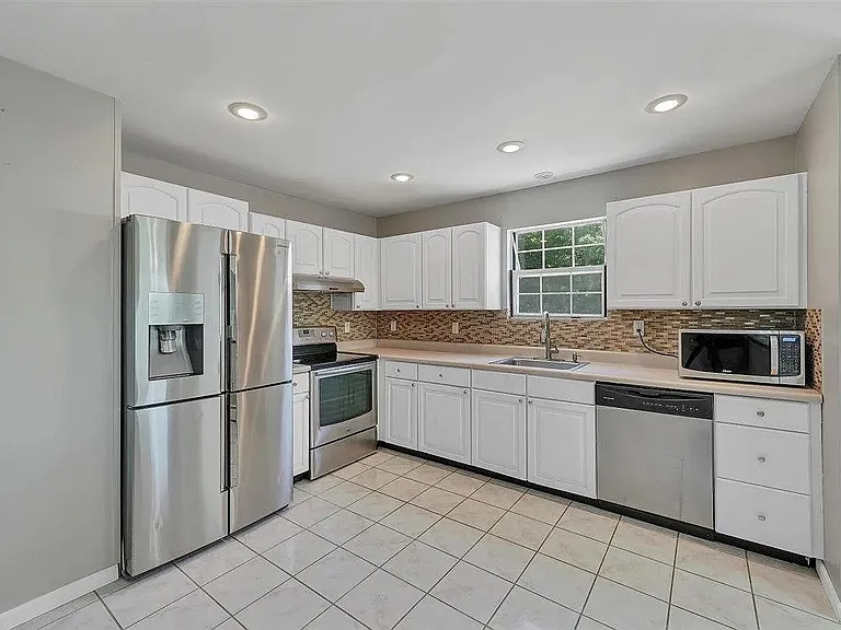 54 Capital Dr — Photo 12