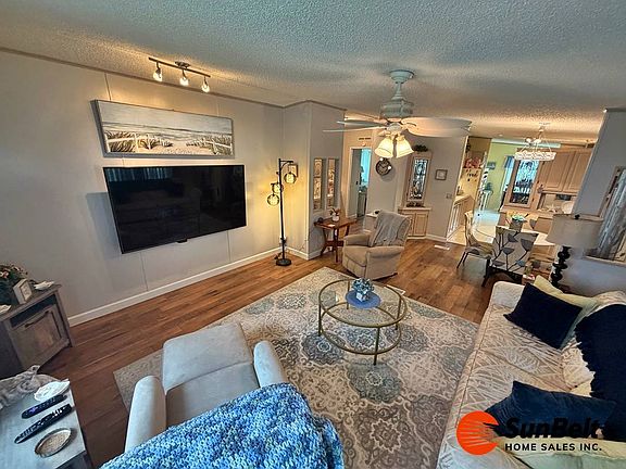 5th image of 427 Tulip Dr