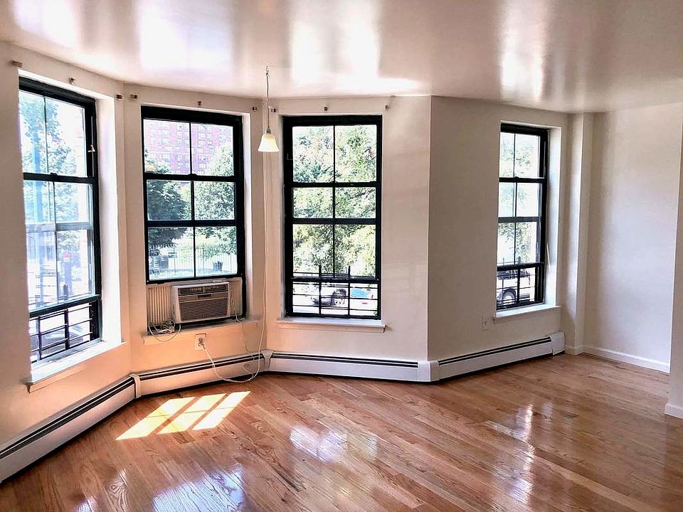 1st image of 387 Cumberland St Floor 1