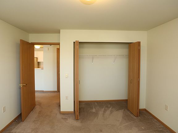 5th image of 202 Prairie Heights Dr APT 203