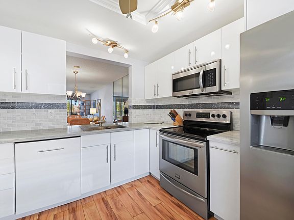3rd image of 931 Gardenia Dr APT 268