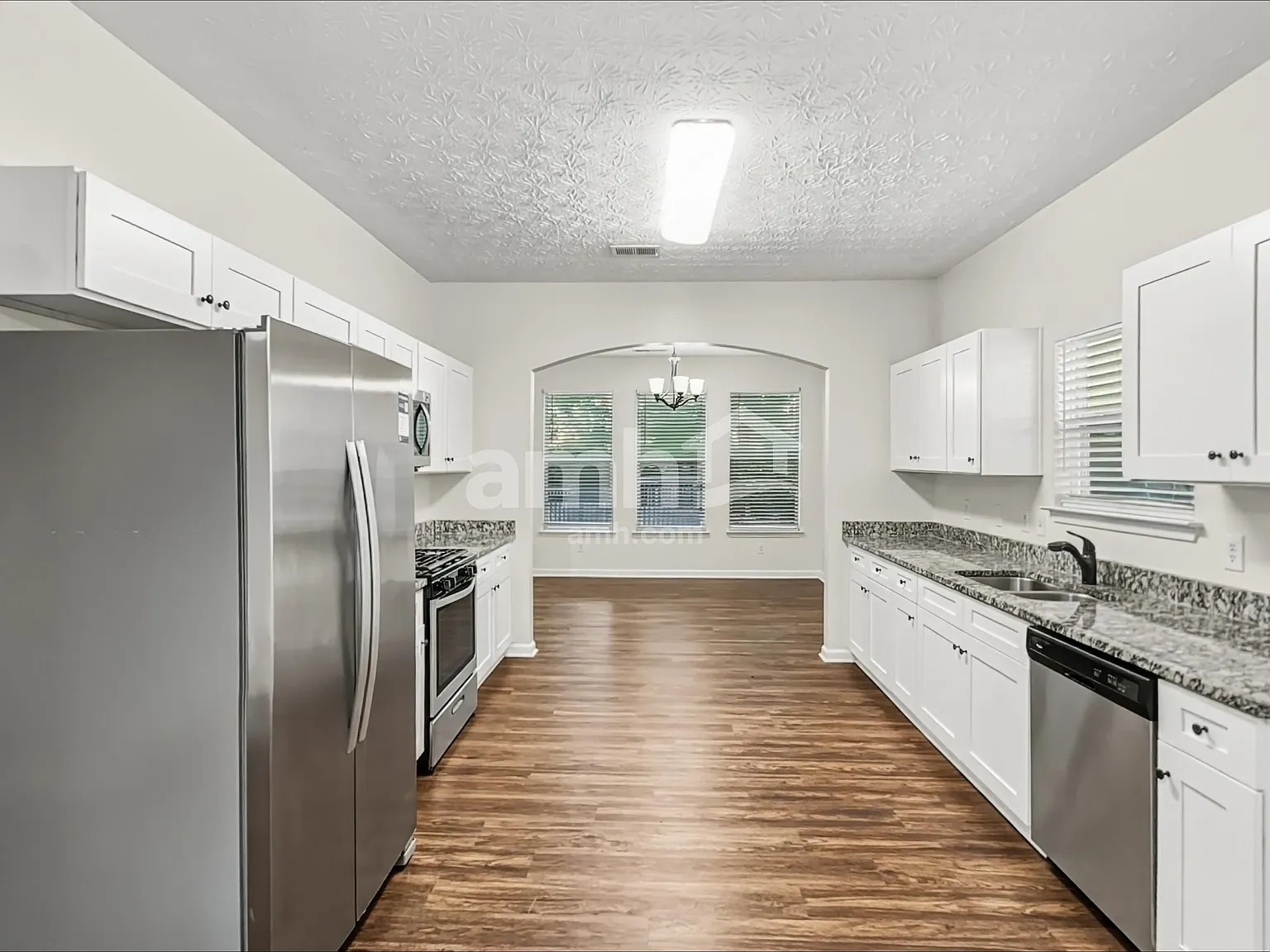 4 bed, 2.5 bath, 2406 sqft, $2,650 — Photo 3