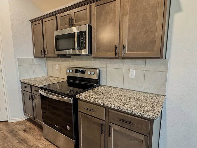 801 Meadow Creek Ln — Photo 8
