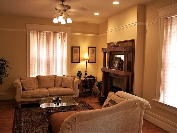 2nd image of 901 Jefferson St #905