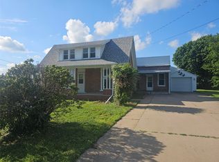 1105 E 5th St, Vinton, IA 52349