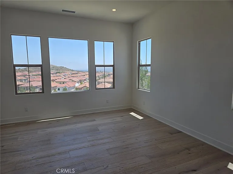 211 Maricopa — Photo 9