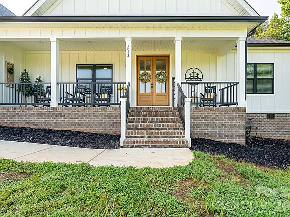 4th image of 3012 Cedar Point Dr