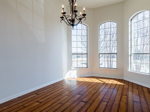 5th image of 2600 Golfview Dr
