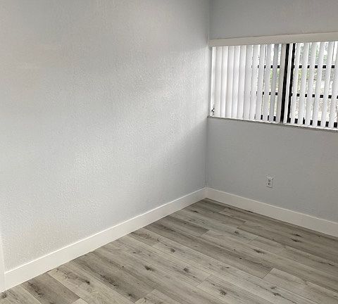 5th image of 995 SE 1st Pl #995A