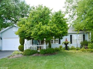 4633 Southhampton Dr, Island Lake, IL 60042