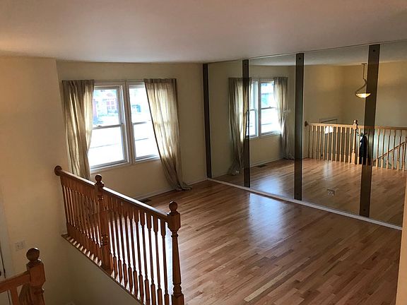 4th image of 28 W Wrightwood Ave