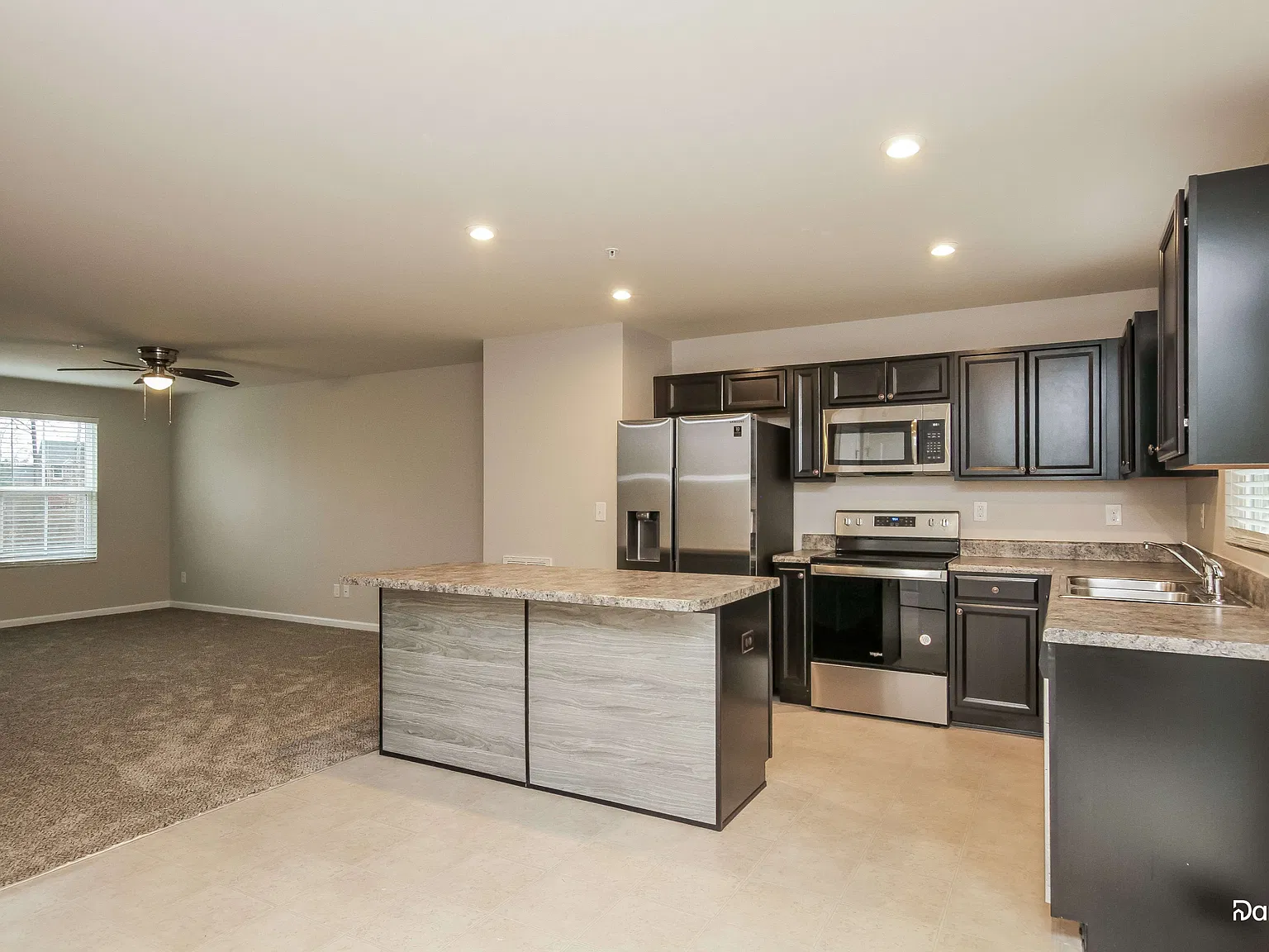 4 bed, 2.5 bath, 1705 sqft, $2,240 — Photo 4