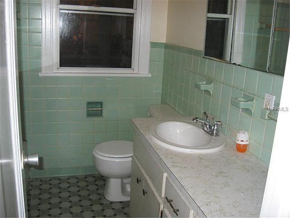 3rd image of 329 12th Ave NE
