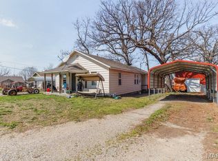 209 S Park Manor Blvd, Lebanon, MO 65536