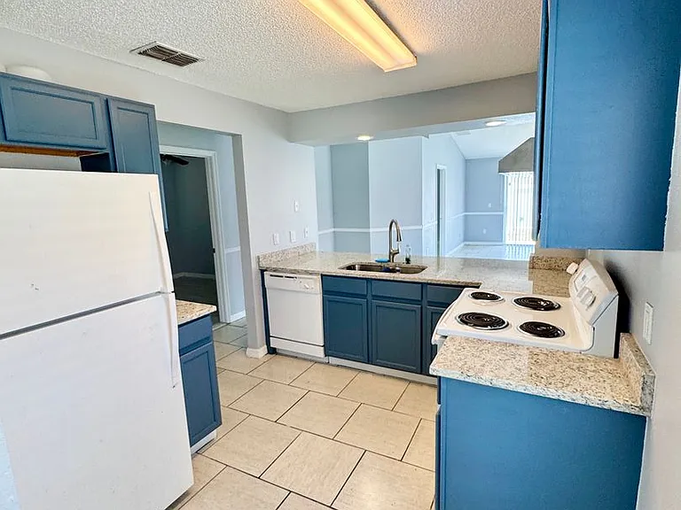 2298 Santa Lucia St — Photo 12