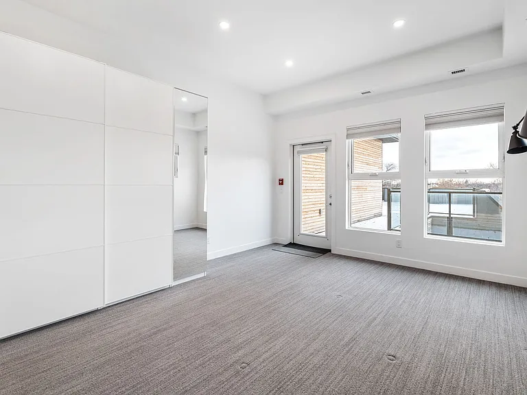 260 Wellington Cres #11 — Photo 22