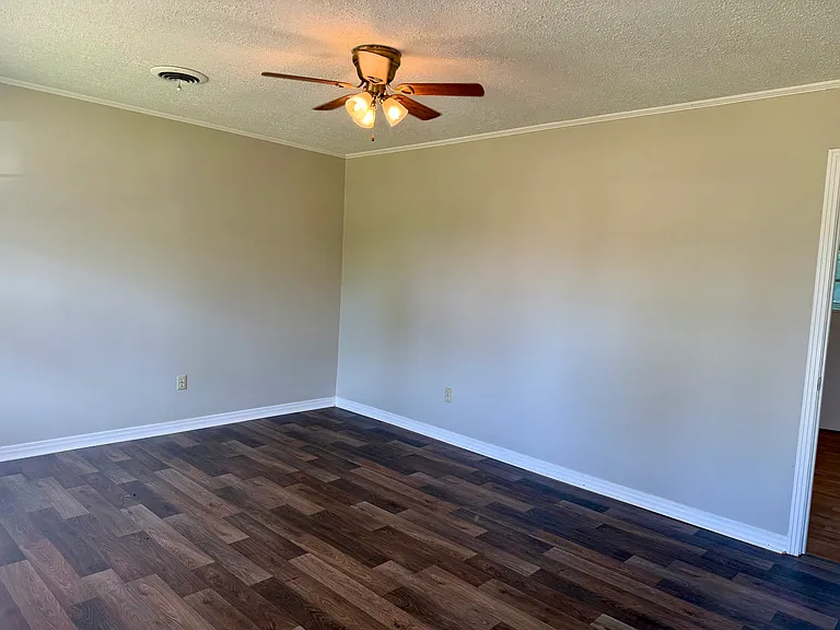 930 Bickerstaff St — Photo 2