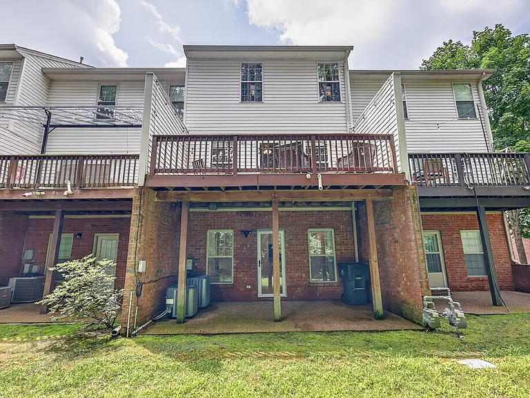 131 Carriage Ct — Photo 38