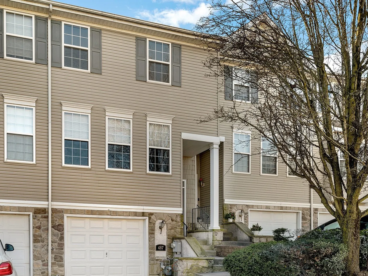 3 bed, 2.5 bath, 1752 sqft, $3,100 — Photo 1