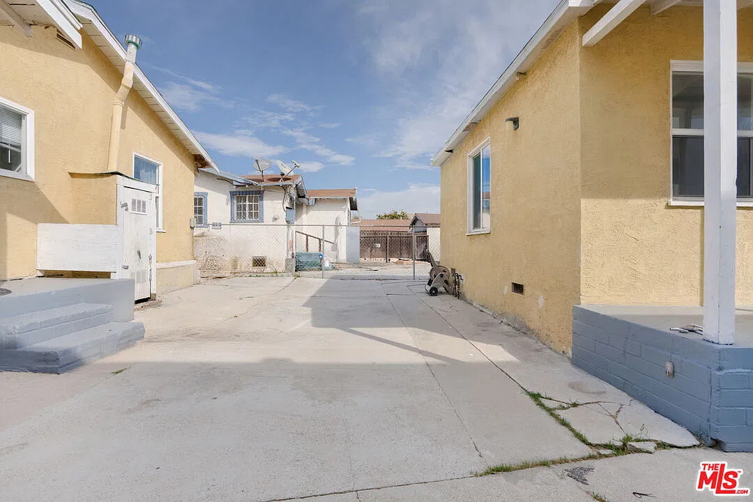 1 bed, 1.0 bath, 656 sqft, $1,599 — Photo 2