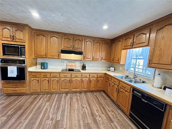 4th image of 3560 Daylon Dr
