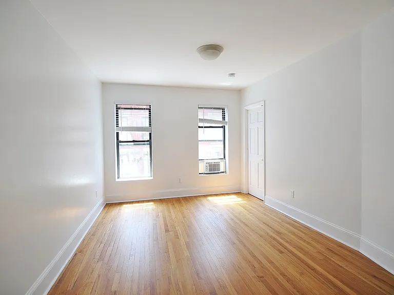 25 Cornelia St #17 — Photo 5