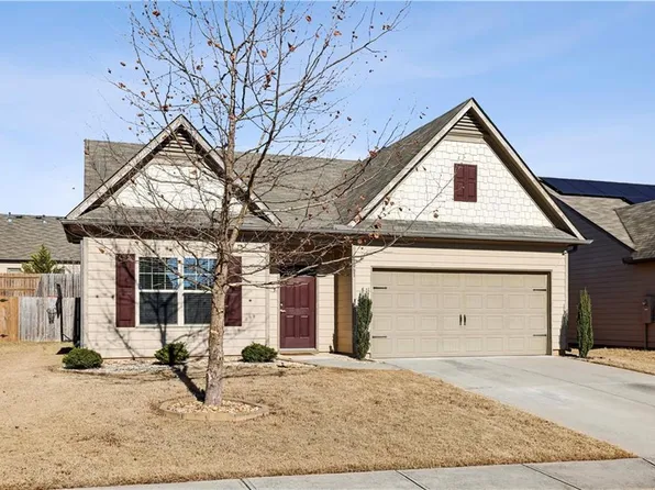 1061 Walnut Creek Cir, Pendergrass, GA 30567