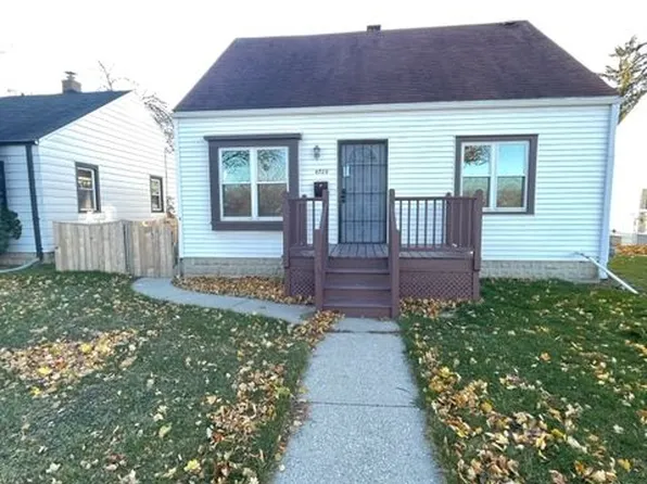 4709 W Congress St, Milwaukee, WI 53218