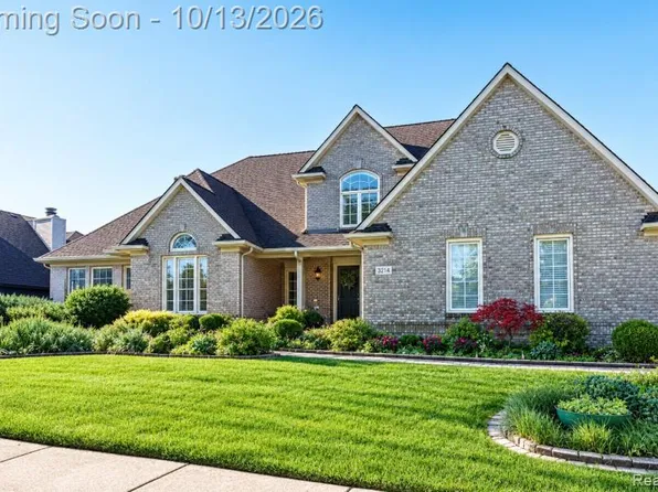 3214 Chesapeake Dr, Sterling Heights, MI 48314