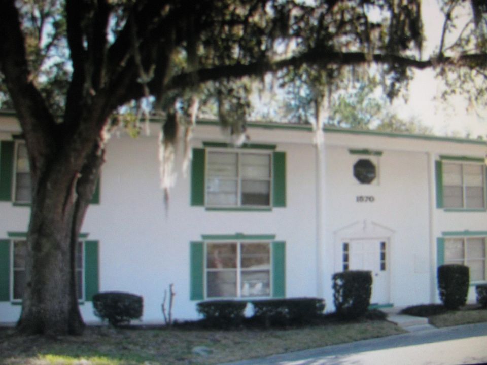 colonial style with 4 units
