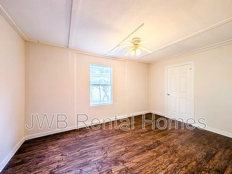 4503 Melvin Cir W — Photo 4