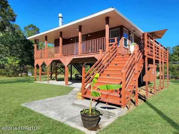 9360 Lark St, Bay Saint Louis, MS 39520
