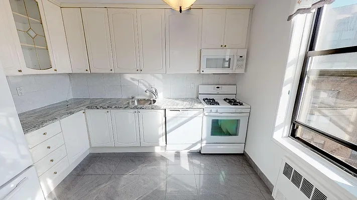 Rented by Metro Garden Realty NYC | media 22