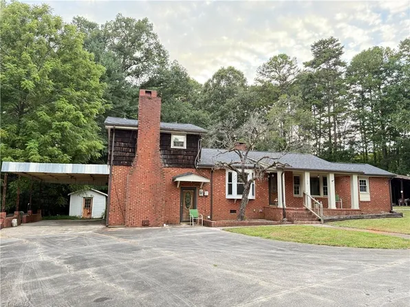 1108 Pine Hill Rd, Asheboro, NC 27205