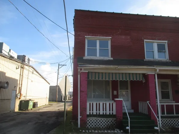 18 8th St, Midland, PA 15059
