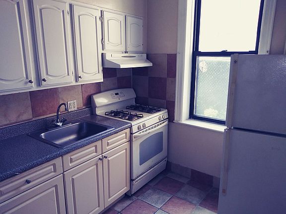 3rd image of 2910 Astoria Blvd APT 1B