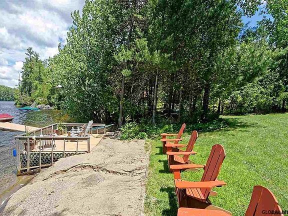 5th image of 32 Astor Dr