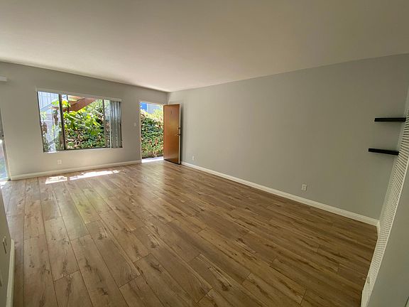 3rd image of 3463 Clarington Ave APT 3