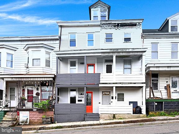 3rd image of 1420 W Walnut St