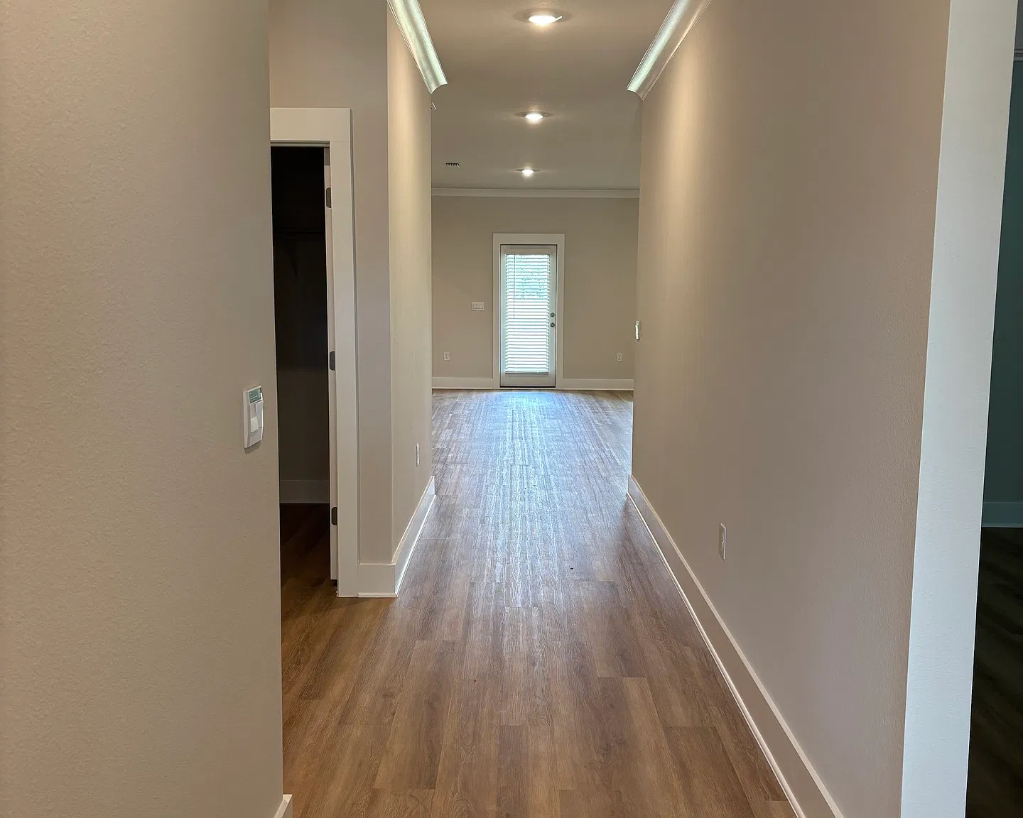 4 bed, 2.0 bath, 2041 sqft, $2,350 — Photo 4