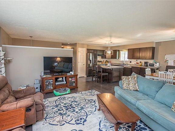 3rd image of 4114 Hilltop Dr