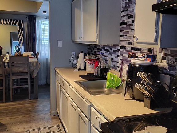 4th image of 1216 Pearl St #B