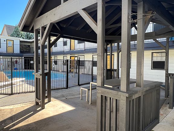 4th image of 5403 William Holland Ave #1B-1Ba-565Sqft