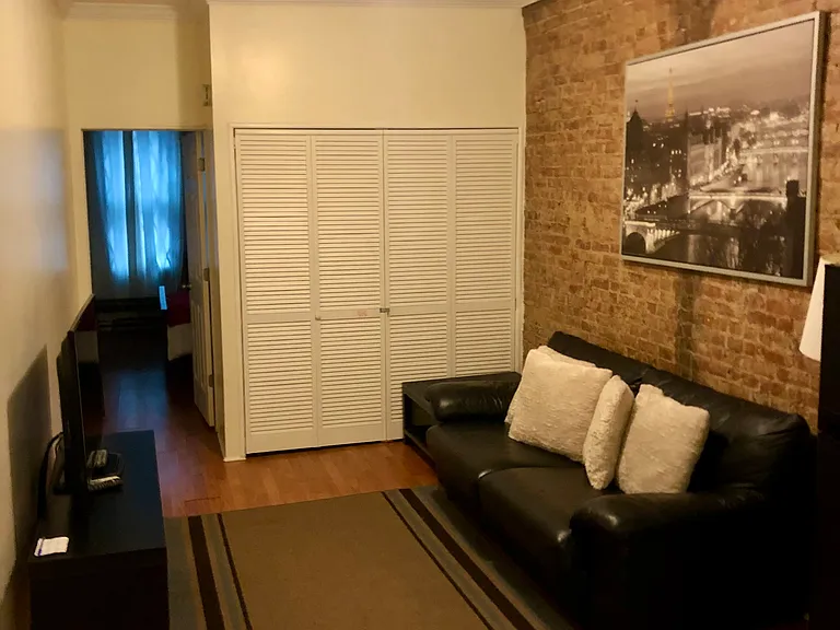 403 E 78th St #1A — Photo 2