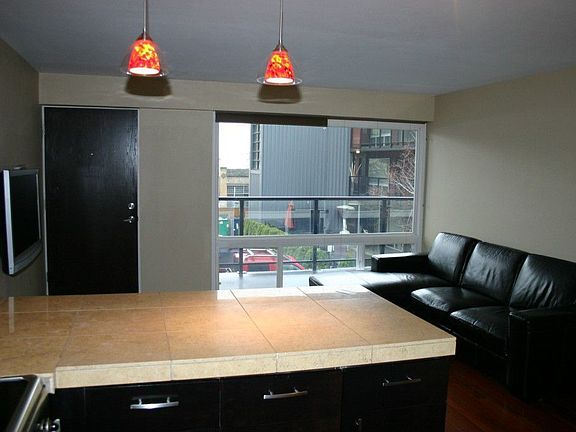 4th image of 752 Bellevue Ave E APT 210